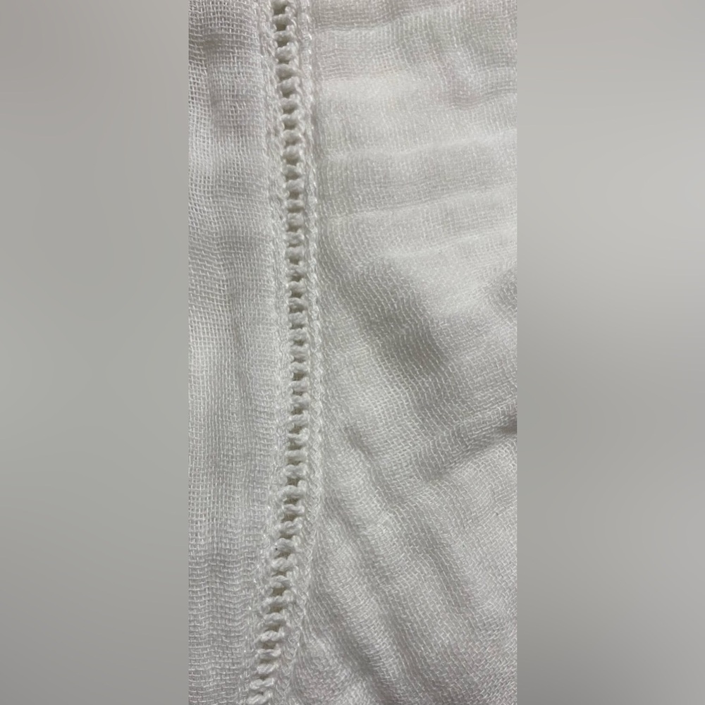 dRA Flutter Sleeve Eyelet Detail Blouse Size Small in White - Picture 5 of 5